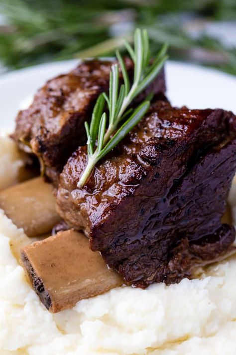 Slow Cooker Beef Short Ribs are cooked in the crockpot until they reach fall-off-the-bone deliciousness.  This simple dish is a classic that is full of comfort food flavor. Cooking Short Ribs, Boneless Beef Short Ribs, Short Ribs Slow Cooker, Beef Ribs Recipe, Beef Short Rib Recipes, Meat And Potatoes, Best Beef Recipes, Slow Cooker Ribs, Short Ribs Recipe