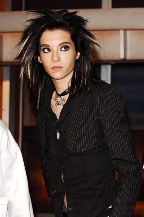 Emo Style 2000s, Scenecore Aesthetic, I Fall To Pieces, Tokyo Hotel, Korean Things, Gorgeous Man, Tokyo Hotels, Bill Kaulitz, Tom Kaulitz