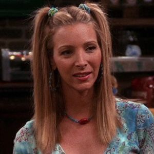 Early 2000s Hair, Lisa Kudrow Friends, Phoebe Buffay Outfits, 2000s Hair, Friends Phoebe, Y2k Hair, Phoebe Buffay, 90s Hairstyles, Favorite Hairstyles