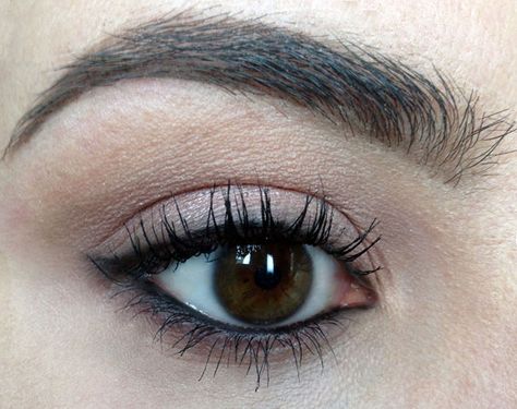 Cut Crease Eye Makeup, How To Do Eyeliner, Eyeliner For Beginners, Eyeliner Styles, Eye Liner Tricks, How To Apply Eyeliner, Shimmer Eyeshadow, Winged Liner, Perfect Eyes