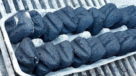 How to Light Charcoal Without Lighter Fluid — BBQ Pros' Genius Tricks Make It Easy Charcoal Chimney, Lump Charcoal, Charcoal Briquettes, Charcoal Smoker, Barbecue Pit, Heat Resistant Gloves, Lighter Fluid, Grill Grates, Make It Easy