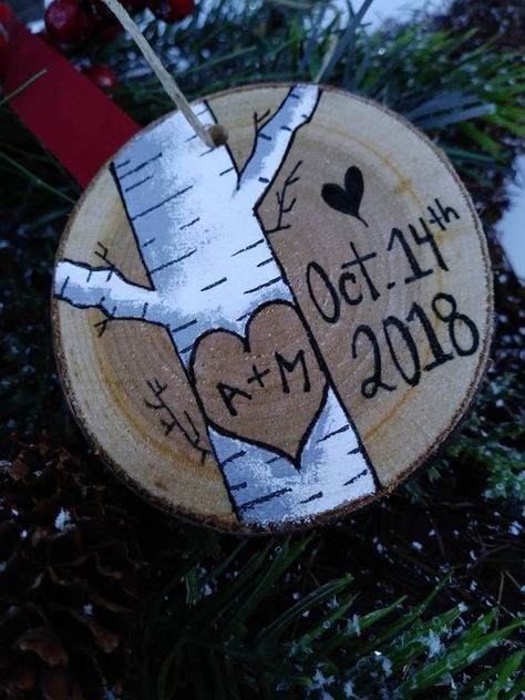 Wood Slice Crafts, Great Anniversary Gifts, Wood Burning Crafts, Personalized Anniversary Gifts, Navidad Diy, Wedding Ornament, Wood Slice Ornament, Wood Christmas Ornaments, Couples Gift