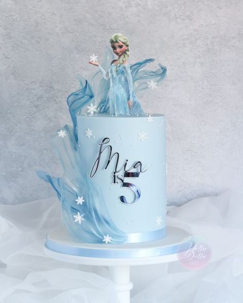 Cake With Elsa Frozen, Cake Frozen Birthday Ideas, Elsa Frozen Birthday Cake, Elsa Birthday Cake Frozen, Elsa Birthday Cakes, Frozen Cake Ideas Birthdays, Simple Frozen Birthday Cake, Frozen Themed Party Ideas, Frozen Bday Cake