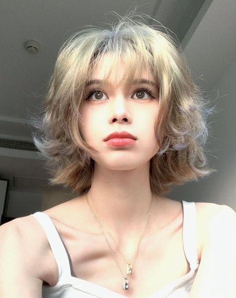 Short Hair With Shaggy Bangs, Short Hair Ideas With Bangs And Layers, Kawaii Short Haircut, Kawaii Haircut Short, Aesthetic Hair With Bangs, Short Shaggy With Bangs, Short Shaggy Womens Haircuts, Short Fluffy Haircuts With Bangs, Tomboy Bangs