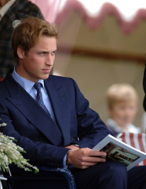 Oh Come on who hasn't fantasized about being with his royal sexiness William Windsor, Prins William, Prins Harry, Photos Of Prince, Principe William, Royal Family England, Prince William And Harry, Royal Prince, Young Prince