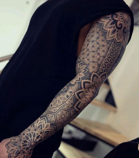 Mandala Tattoo Mann, Mandala Arm Tattoos, Mandala Tattoo Men, Geometric Tattoo Sleeve Designs, Geometric Tattoo Pattern, Mandala Sleeve, Mandala Tattoo Sleeve, Geometric Mandala Tattoo, Geometric Sleeve Tattoo