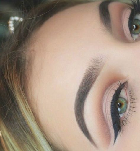 Cut Crease Hooded Eyes, Eye Crease, Cut Crease Eye Makeup, Crease Eyeshadow, Cut Crease Makeup Tutorial, Eye Makeup Cut Crease, Cut Crease Tutorial, Crease Makeup, Cut Crease Eyeshadow