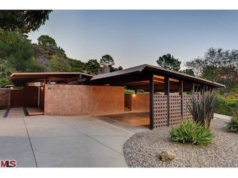 8973 Wonderland Park Ave, Hollywood Hills (Phillip Kimmelman, 1957; Landscape design by Garrett Eckbo) Mid Century Carport, Carport Modern, Modern Carport, Furniture Joinery, Mid Century Modern Exterior, Mid Century Exterior, Mid Century Ranch, Mcm House, Carport Designs