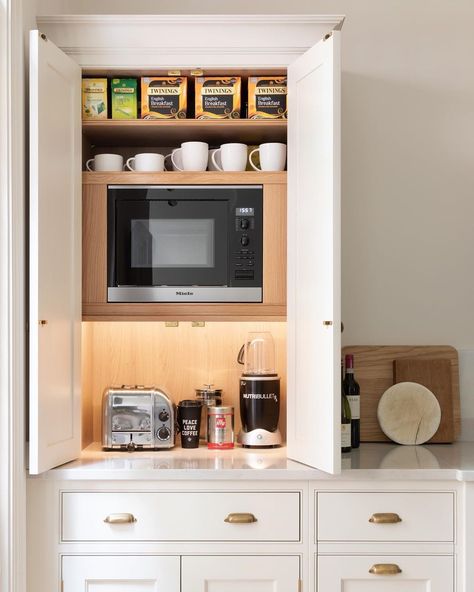 Countertop Cupboard, Oak Wooden Flooring, Light And Airy Kitchen, Airy Kitchen, Humphrey Munson, Wooden Kitchen Cabinets, Integrated Lighting, Pantry Cupboard, Kitchen Cupboard Designs