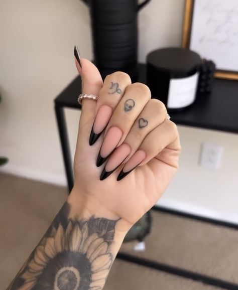 Black Almond Nails, Long Almond Nails, Sunny Disposition, Classy Acrylic Nails, Almond Acrylic Nails, Black Nail, Oval Nails, Luxury Nails, Fire Nails