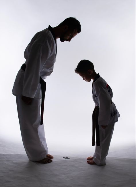 Martial arts. Its about respect Karate Astethic, Blackbelt Taekwondo, Respect Aesthetic, Taekwondo Photography, Karate Photography, Karate Aesthetic, Karate Picture, Indian Martial Arts, Arts Aesthetic