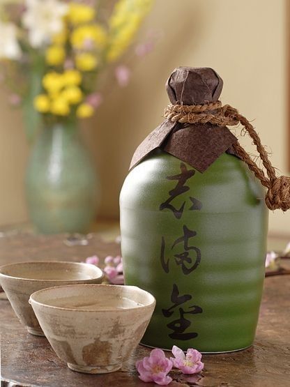 Anting Manik, Japanese Drinks, Shochu, All About Japan, Sake Bottle, Sake Set, Japan Culture, The Rising Sun, Japanese Pottery