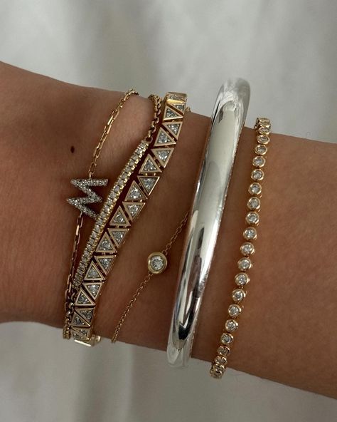 Mejuri Everyday Gold Jewelry, Everyday Jewelry Gold, Xoxo Jewelry, Uggs Boots, Summer Beach Vacation, Silver Gold Jewelry, Everyday Bracelet, Jewelry Fashion Trends, Classy Jewelry