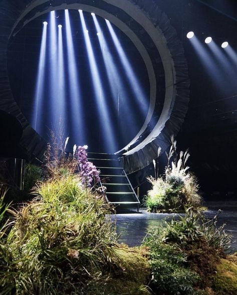 Wedding Stage Lighting, Nature Set Design, Garden Stage Design, Forest Set Design, Scenic Design Theatres, Concert Stage Design, Outdoor Stage, Set Design Theatre, Stage Set Design