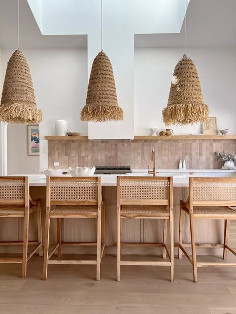 36 Coastal Decor Ideas to Transform Your Home into a Beach House Hideaway Kitchen, Small Coastal Kitchen, Small Beach Houses, Mediterranean Tile, Online Interior Design Services, Beach House Kitchens, Rock Fireplaces, Kitchen Transformation, Beach Shack