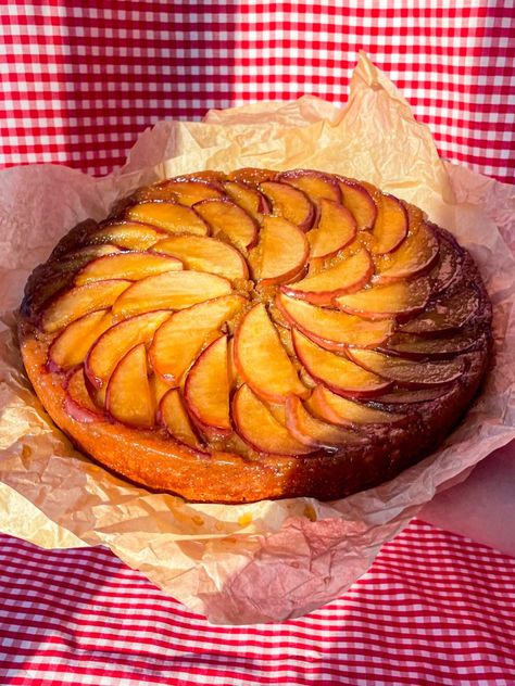 Miso Apple Upside Down Cake Miso Apple Pie, Miso Dessert Recipes, Umami Paste, Apple Upside Down Cake, Thanksgiving Desserts Table, Apple Spice Cake, Leftover Cake, Apple Desserts, Upside Down Cake