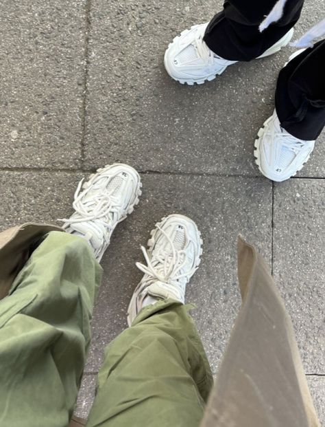 Balenciaga White Sneakers, White Balenciaga Sneakers Outfit, Balenciaga Track 2 Outfit, Balenciaga Track Sneakers Outfit, White Balenciaga Track, Balenciaga Track Outfit, Balenciaga Sneakers Outfit, Boots Selfie, Track Outfits