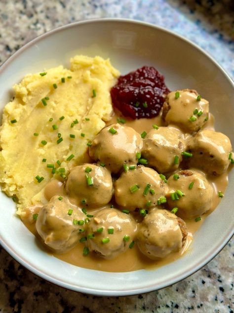 This is a vegan recipe for the popular IKEA meatballs with the signature creamy sauce, upgraded buttery mashed potatoes & cranberry sauce! Ikea Swedish Meatball Recipe, Vegan Meatballs Recipe, Ikea Swedish Meatballs, Ikea Meatballs, Vegetarian Meatballs, Buttery Mashed Potatoes, Vegan Mashed Potatoes, Vegan Holiday Recipes, Vegan Meatballs