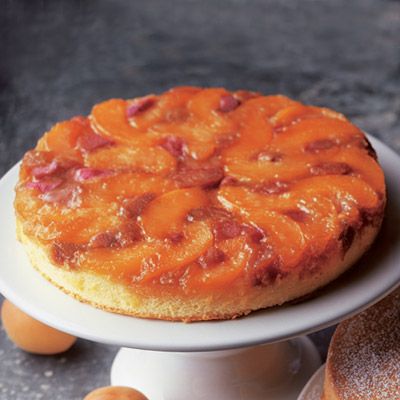 made this tonight with a gluten free cake mix for top - 1 can sliced peaches, maraschino cherries, 3/4 cup brown sugar and 2 table spoons of butter! Delicious! Peach Rhubarb, Rhubarb Upside Down Cake, Baking Biscuits, Gluten Free Cake Mixes, Peach Upside Down Cake, Sliced Peaches, Cake Land, Rhubarb Cake, Maraschino Cherries