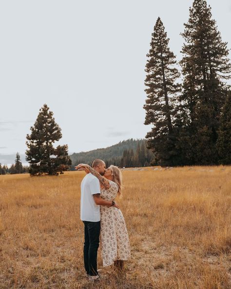 a perfect overcast day with the sweetest family✨ #family #familyphotography #familyphotographer #familyphotos #couplesphotographer #couplesphotography #weddingphotographer #sacramentophotographer #truckeephotographer #grassvalleyphotographer #marysvillephotographer #photographer #photography #photo Grass Valley, Family Family, Photographer Photography, Family Photographer, Couple Photography, Family Photography, Family Photos, Wedding Photographers, Photographer