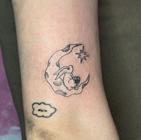 White Ink Moon Tattoo, Clouds And Stars Tattoo, Tato Geisha, Star Tattoo On Wrist, Moon And Stars Tattoo, Moon Star Tattoo, Clouds Tattoo, Luna Tattoo, Celestial Tattoo