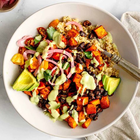 Sweet Potato Black Bean Quinoa Bowl Black Bean Quinoa Bowl, Quinoa Bowls Healthy, Vegetarian Freezer Meals, Sweet Potato And Black Bean, Bean Quinoa, Sweet Potato Black Bean, Quinoa Sweet Potato, Quinoa Bowls, Black Bean Quinoa