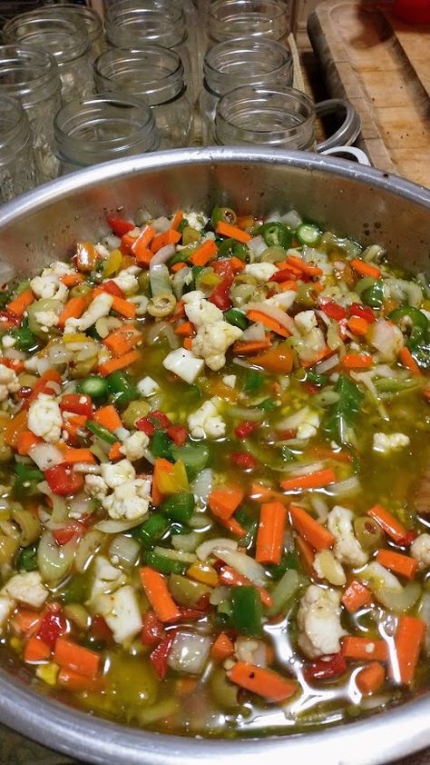 Chicago-Style Hot Giardiniera - ALEWYFE Chicago Style Hot Giardiniera Recipe, Giardiniera Uses, Chicago Style Giardiniera Recipe, Canning Giardiniera Recipe, Hot Giardiniera Recipe, Italian Beef Giardiniera, Homemade Giardiniera, Giardiniera Recipe, Water Bath Canning Recipes