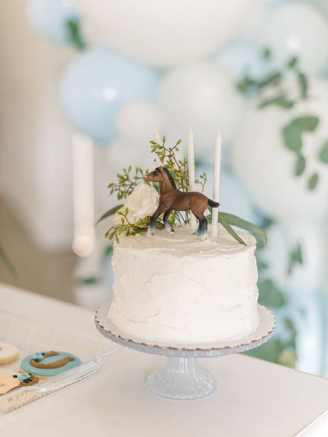 Cute Horse Birthday Party - Theme & Styling Inspiration for Your Party Vintage Pony Party, Cake With Horse Theme, Horse Stable Birthday Party, Horse Birthday Activities, Horse Birthday Food Ideas, Horse Themed Cakes Ideas, Two Year Old Horse Birthday Party, Boho Horse Birthday Party, 3rd Birthday Horse Theme