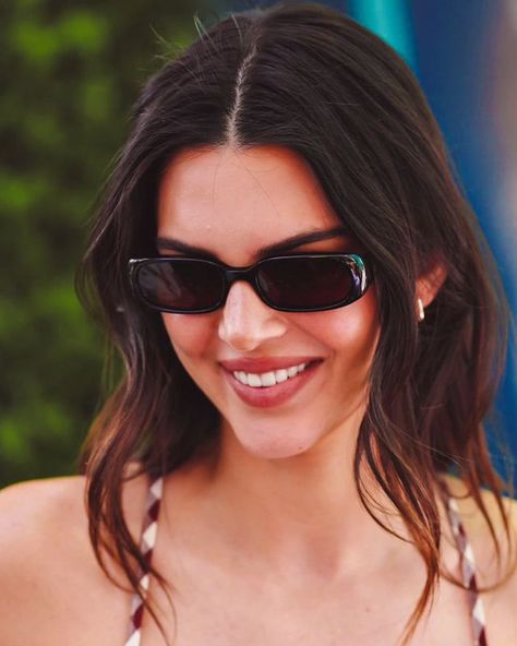 Kendall Eyes, Kendall Sunglasses, Kendall Jenner Outfits Sunglasses, Kendall Jenner Sunglasses, Off Duty Model Aesthetic, Sunglasses Kendall Jenner, Kendall Jenner Glasses Sunglasses, Kylie Jenner Chanel Sunglasses, Prada Sunglasses