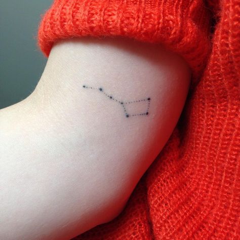 #karlsvognen • Instagram-billeder og -videoer Big Dipper Tattoo, Dipper Tattoo, La Tattoo, Tattoo Pictures, Constellation Tattoo, Big Dipper, Constellation Tattoos, Collar Bone Tattoo, Back Tattoo Women