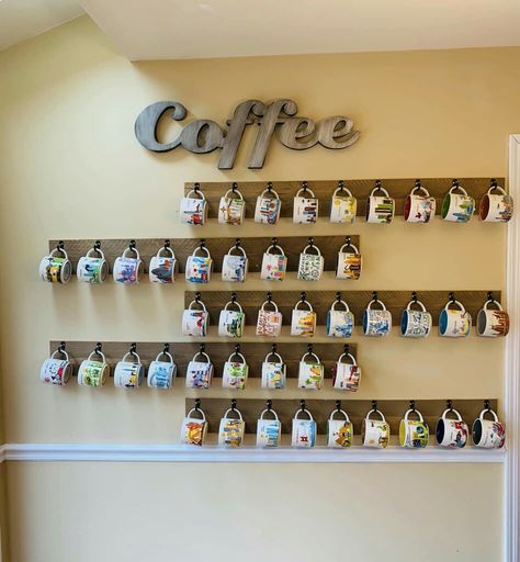 Coffee Cup Collection Display, Starbucks Cabinet, Starbucks Mug Display Ideas, Starbucks Display, Coffee Zone, Coffee Bar Cart, Glass Straw Cup, Coffee Cup Rack, Cup Display