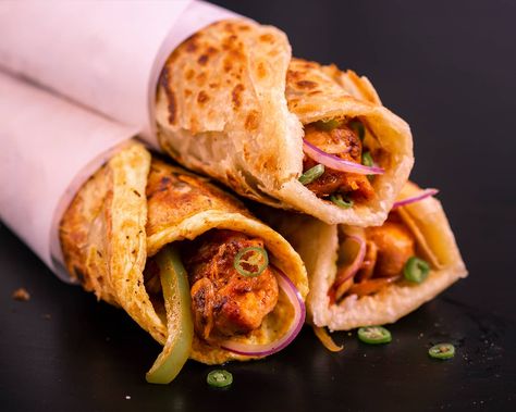 Kathi Roll, Rolled Chicken Recipes, Chicken Egg Rolls, Chicken Roll, Healthy Family Dinners, Indian Chicken, Egg Roll Recipes, Recipe Indian, Chicken Rolls