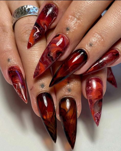 Black Marble Nails, Red Stiletto Nails, 90s Nails, Horror Nails, Dark Red Nails, Hippie Nails, Punk Nails, Red Marble, Stiletto Nails Designs