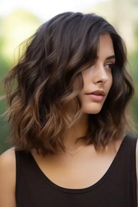 Chest-length somber waves create a somber gradient color that enriches the natural wave pattern, particularly in thick hair. Before curling the hair, use a paddle brush to make the smooth base and then blow dry it out. Click here to check out more trending medium-length wavy hairstyles this year. Long Bob Wavy Hairstyles, Natural Wavy Hair Shoulder Length, Wavy Hairstyles Shoulder Length, Wavy Bob Shoulder Length, Chest Length Haircut For Thick Hair, Wavy Shoulder Length Hairstyles, Shoulder Length Hair Thick Wavy, Thick Wavy Medium Length Hair, Wavy Haircut Medium Length