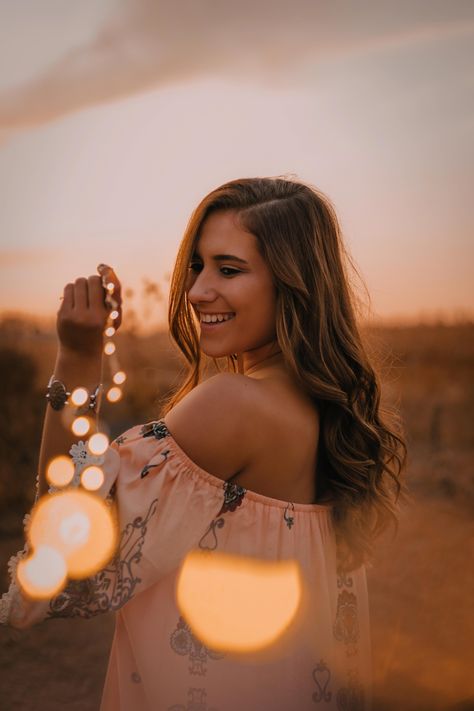 Fairy Lights Photography Portraits, Senior Photos With Fairy Lights, Fairy Lights Shoot, Fairy Light Portrait, Twinkle Light Photoshoot, Twinkle Lights Photoshoot, Light Wand Photography, Fairy Light Photoshoot, Photography With Light