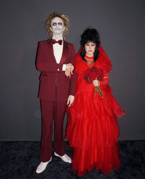 Kourtney Kardashian Halloween, Kardashian Halloween, Kardashian Halloween Costume, Kourtney Kardashian Baby, Halloween Wedding Dresses, Kourtney Kardashian And Travis, Celebrity Style Icons, Celebrity Halloween Costumes, Travis Barker