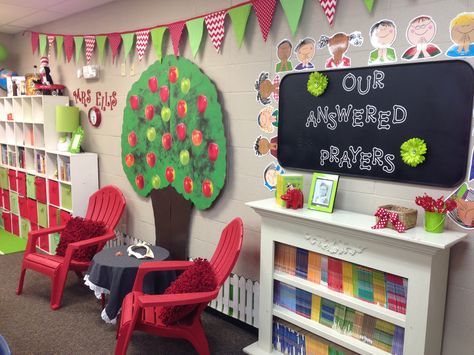 Conway Christian 4th Grade: Apple theme classroom Apple Theme Decorations, Cherry Classroom Theme, Apple Theme Classroom Decorations, Apple Classroom Decor, Awana Cubbies Classroom, Christian Classroom Themes, Sunflowers Preschool, Pastel Bedrooms, K4 Classroom