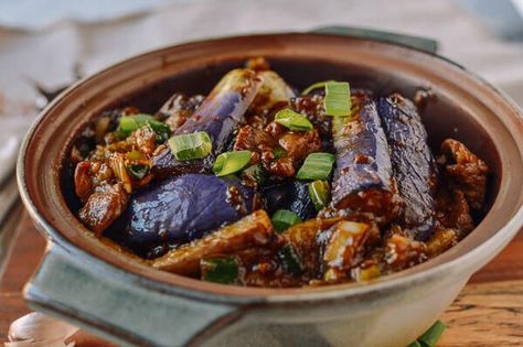 Chinese Eggplant Casserole Brinjal Recipes, Eggplant Tofu, Eggplant With Garlic Sauce, Eggplant Casserole, Vegetables Dishes, Chinese Eggplant, Recipes Chinese, Asian Vegetarian Recipes, Asian Dish