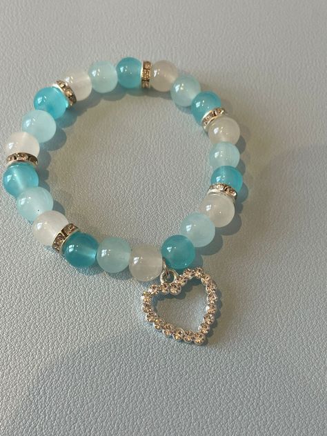 Bracelet Of Beads, Cute Blue Jewelry, Cool Beaded Bracelets Diy, Blue And Gold Beaded Bracelets, Glass Bead Designs, Things To Make With Glass Beads, Round Bead Bracelets, Blue Diy Bracelet, Bracelet Patterns Glass Beads