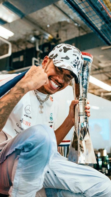 Hamilton Photos, Lewis Hamilton Wins, Lewis Hamilton Formula 1, F1 Lewis Hamilton, F1 Wallpaper Hd, Formula Racing, Very Happy Birthday, Racing Driver, Moto Gp