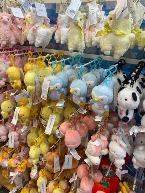 Miniso Plush Keychain, Plush Keychain Aesthetic, Keychain Plushies, Cute Keychain Aesthetic, Aesthetic Plushies, Sanrio Shopping, Stationery Store Design, Sanrio Shop, Plushie Keychain