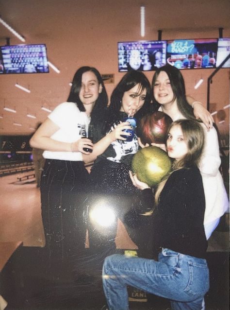 Bowling Bday Party, Bowling Party Aesthetic, Bowling Pictures Instagram, Bowling Alley Birthday Party, Bowling Aesthetic Pictures, Bowling Outfit Aesthetic, Bowling Photoshoot, Bowling Pics, Bowling Photos