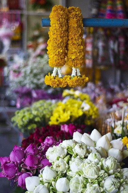 Thailand Flowers, The Flower Market, Thailand Honeymoon, Events Company, Thai Culture, Smart Ideas, Event Company, Indian Decor, Flower Bouquets