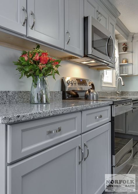 Grey Granite Countertops Kitchen, Gray Countertops Kitchen, Granite With White Cabinets, Azul Platino Granite, Grey Marble Kitchen, Modern Kitchen Apartment, Gray Island, Grey Kitchen Designs, Kitchen Diy Makeover