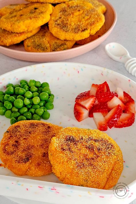 Easy Salmon & Sweet Potato Cakes (Baby-Led Weaning) - Golden Bear Mama Toddler Salmon Recipe, Salmon Sweet Potato Cakes, Bird Nest Cookies, Beet Muffins, Sweet Potato Cakes, Salmon Sweet Potato, Salmon Fish Cakes, Salmon Cakes Recipe, Cooked Salmon