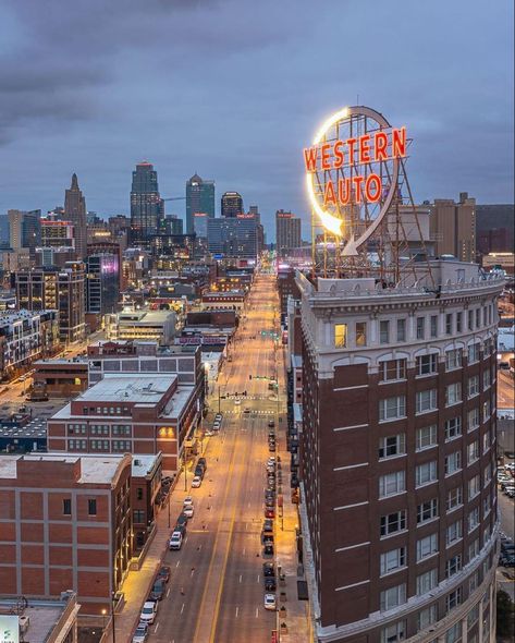 Kansas City Apartments, Kansas City Union Station, Cold Pictures, Kansas City Skyline, Kansas Usa, Cross Country Trip, Urban Aesthetic, Usa States, City Vibe