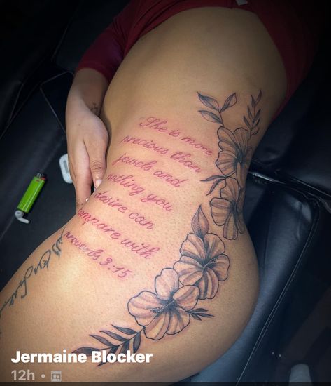 Side Name Tattoos Women, Sister Name Tattoos, Ashley Name Tattoo, Women Side Tattoos Quotes, Ashley Tattoo Name Ideas, Boyfriends Name Tattoo Ideas, Boyfriend Name Tattoos For Women, Arm Sleeve Tattoos For Women, Curved Nails