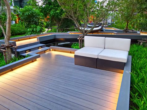 Modern deck with mood lighting under border Modern Deck, Walkway Design, Fire Pit Landscaping, Terrace Garden Design, Wooden Walkways, Path Design, Sloped Garden, Modern Landscape Design, Cool Deck