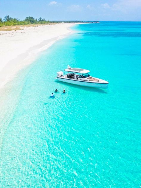 Boat floating in the clear turquoise water of the Caribbean sea off the coast of Turks and Caicos Turks And Caicos Vacation, Beaches Turks And Caicos, Private Boat, Island Pictures, Travel Inspiration Destinations, Senior Trip, Dream Travel Destinations, Incredible Places, Vacation Places