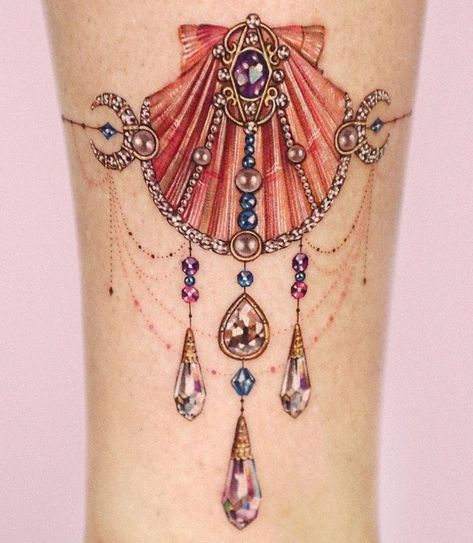 An Artist Creates Posh Tattoos That Look Like They’re Right Out of a Jewelry Boutique Rose Gold Tattoo, Jewelry Tattoo Designs, Tattoo Designs Unique, Seashell Tattoos, Shell Tattoos, Gem Tattoo, Jewel Tattoo, Becoming A Tattoo Artist, Framed Tattoo